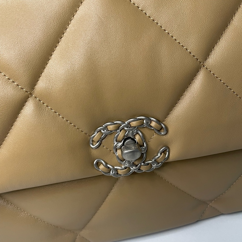 CHANEL PURSE 100% AUTHENTIC CHANEL BAG CHANEL 19 FLAP BAG - Picture 4 of 15